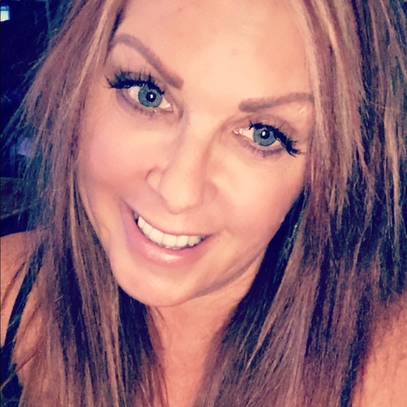 Meet your Posher, Lisa - Picture 2 of 2